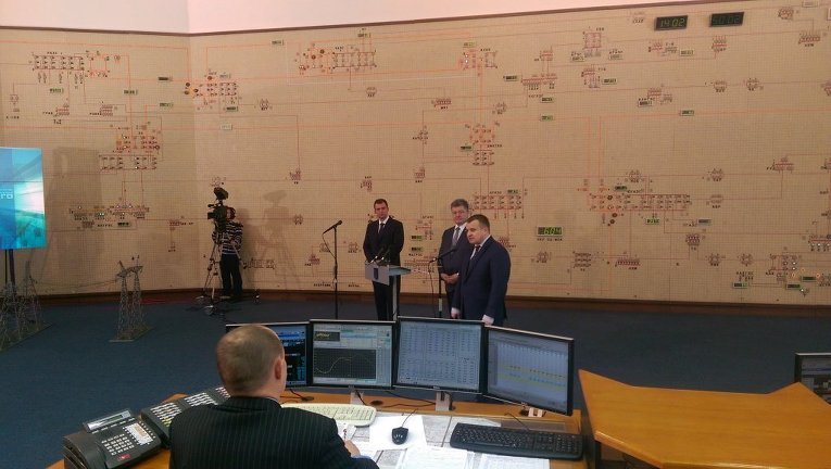 Петр Порошенко и Владимир Демчишин во время запуска ЛЭП Ровенская АЭС - Киев