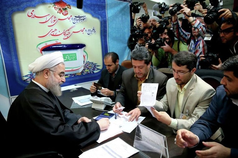 Президент Ирана Хасан Рухани регистрирует свою кандидатуру на выборах членов Ассамблеи в МВД, которые состоятся 26 февраля
