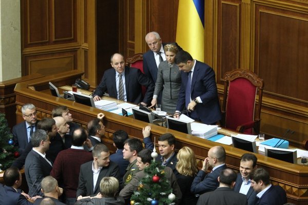 Депутаты Рады заблокировали трибуну с требованием рассмотреть вопрос назначения внеочередных выборов мэра Кривого Рога