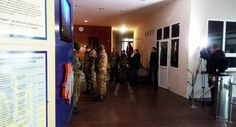 Бойцы Правого сектора в здании мэрии Днепропетровска