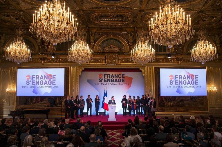 Президент Франции Франсуа Олланд на церемонии вручения премии La France s'Engage
