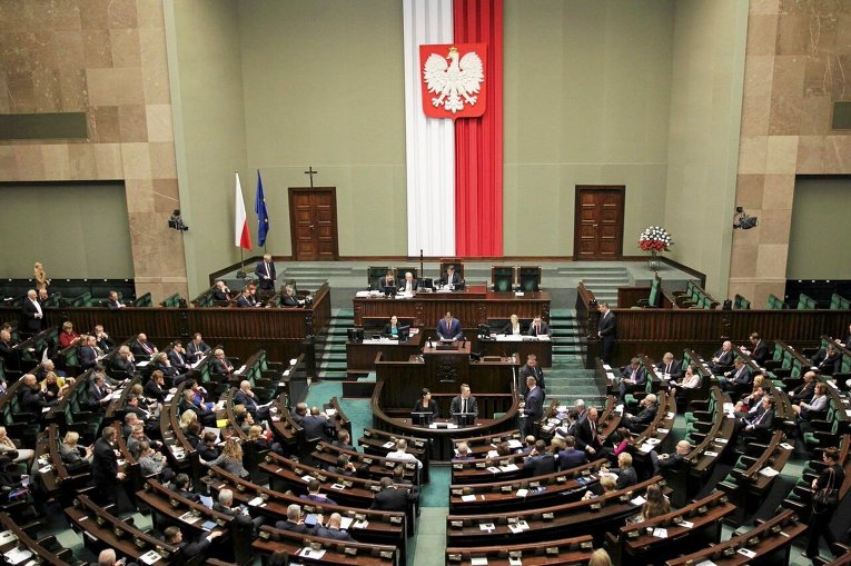 Польский парламент в ходе прений по новому закону о Польском конституционном трибунале