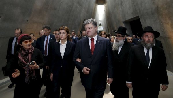 Президент Украины Петр Порошенко с супругой Мариной в национальном мемориале Катастрофы (Холокоста) и Героизма Яд Вашем в Иерусалиме