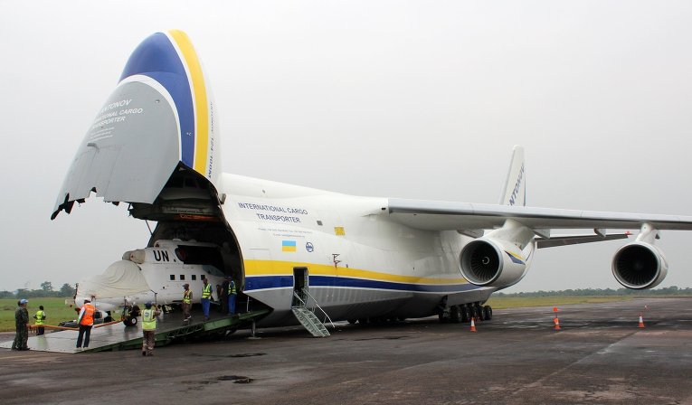 Из Украины в Конго грузовым самолетом Ан-124 Руслан для украинского национального контингента доставлены вертолеты и авиационное имущество