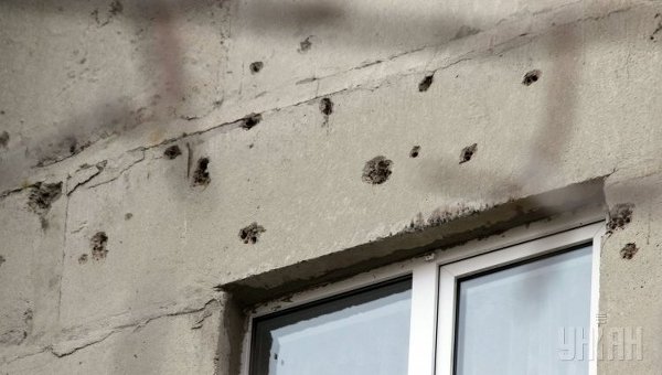 Последствия обстрелов жилых домов в Донбассе. Архивное фото