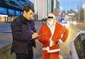 Мужчина в костюме Санта-Клауса, остановленный в Киеве за нарушение ПДД