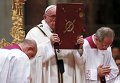 Папа Римский Франциск отслужил рождественскую мессу в Ватикане