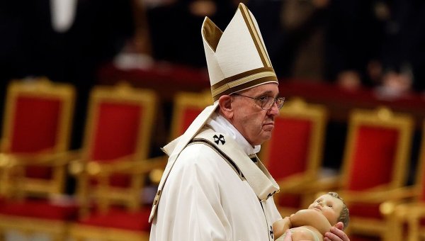 Папа Римский Франциск после рождественской мессы в Ватикане