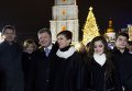 Петр Порошенко с семьей на Софийской площади в Киеве