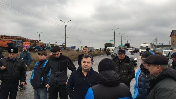 Министр обороны Украины Степан Полторак на встреча с митингующими аграриями