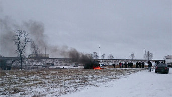 Сгоревший трактор возле трассы Киев-Чернигов