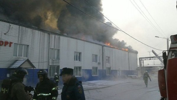 Крупный пожар на складе в Чите