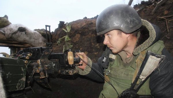 Украинский военный в Донбассе. Архивное фото