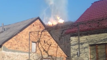 Столб дыма и огня на месте прорыва газопровода. Видео