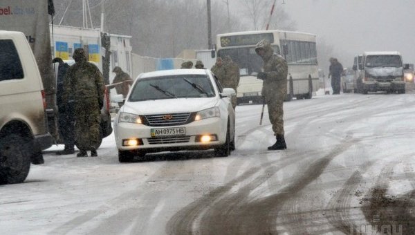 Контрольно-пропускной пункт Зайцево на линии разграничения в Донецкой области