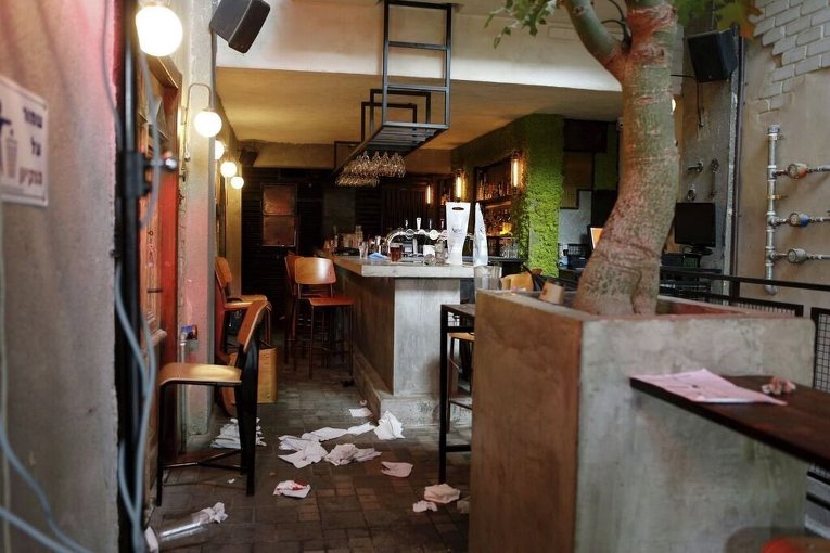 На месте стрельбы у бара в Тель-Авиве