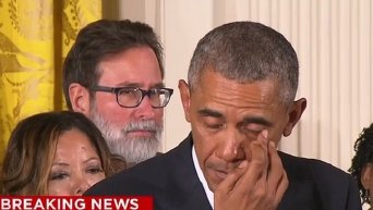 Обама плачет во время речи жертвах стрельбы в США