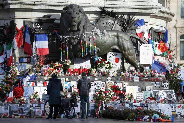 Во Франции вспоминают жертв террористов, напавших на редакцию журнала Charlie Hebdo