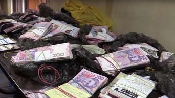 На КПП Зайцево пресечена попытка провоза валюты и документов. Видео