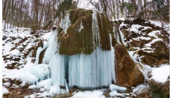 Водопад Серебряные струи в Крыму. Архивное фото
