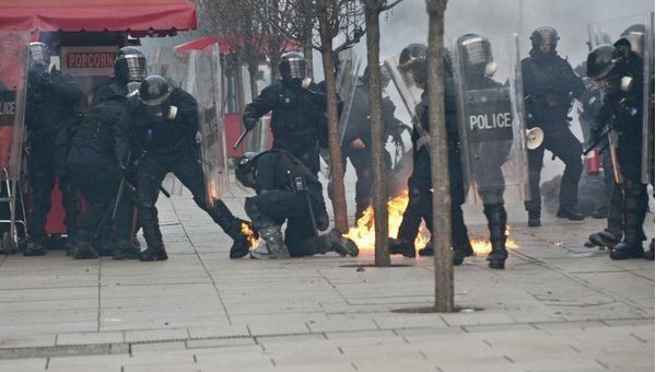 Беспорядки и столкновения с полицией в Косово. Архивное фото