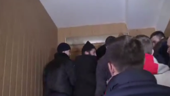 Штурм торнадовцами суда в Киеве. Видео