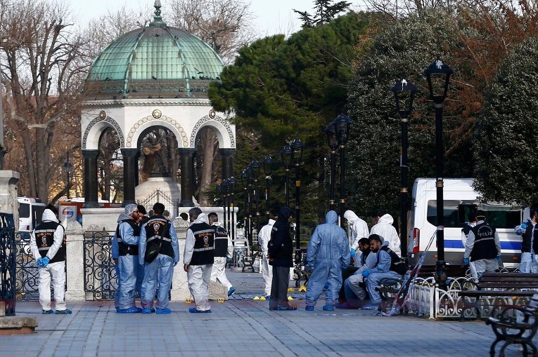 Теракт в Стамбуле унес жизни не менее 10 человек