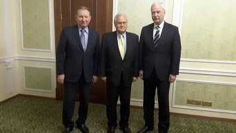 Леонид Кучма, Мартин Сайдик и Борис Грызлов на переговорах контактной группы в Минске