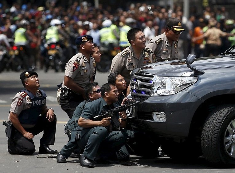 На месте взрыва и перестрелки в Джакарте