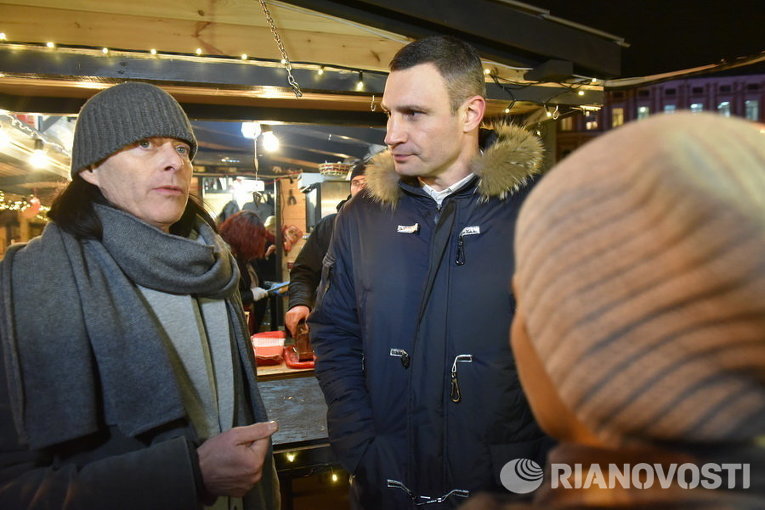 Виталий Кличко посетил Софийскую площадь и показал столичный Рождественский городок организатору новогодней ярмарки в Берлине Томми Эрбе