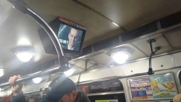 Хакеры взломали мониторы киевского метро и разместили на них снимок Мориарти из сериала Шерлок