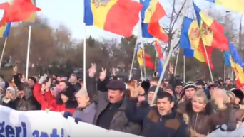 Многотысячный марш протеста в Кишиневе. Видео