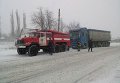 Спасатели достают людей и авто из заносов по всей Украине