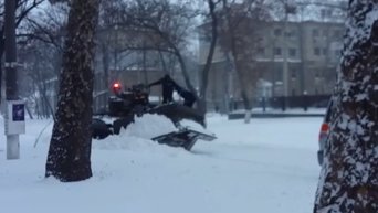 Спецтехника ГСЧС расчищает улицы Николаева от снега
