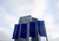 Флаги ЕС возле офиса Центрального европейского банка во Франкфуркте (Германия)