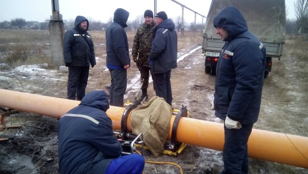 Ремонт газопровода вблизи Марьинки, Донецкой области
