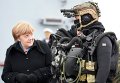 Канцлер Германии Ангела Меркель во время визита на военно-морскую базу