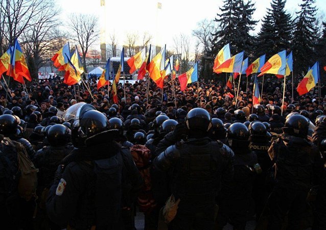 Штурм здания парламента в Молдавии