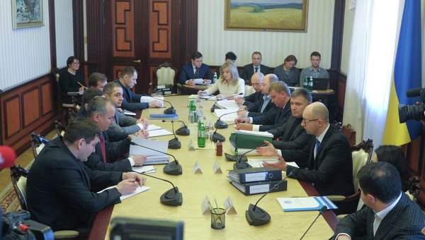 Арсений Яценюк на совещании относительно антикоррупционных расследований в Киеве