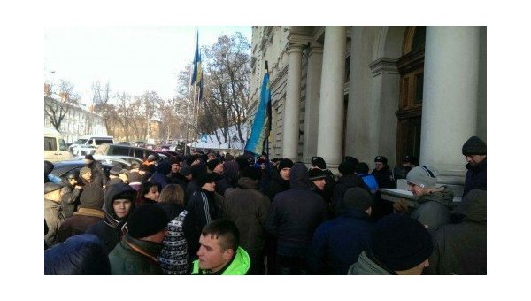 Акция протеста шахтеров под зданием Львовской облгосадминистрации
