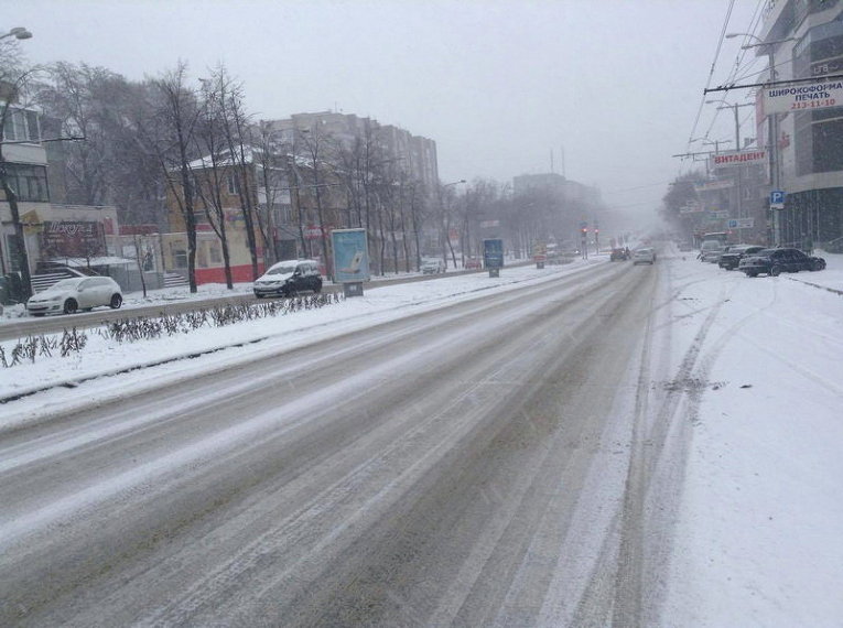 Мощный снегопад в Запорожье