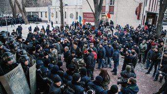 Акции протеста у здания Парламента в Кишиневе