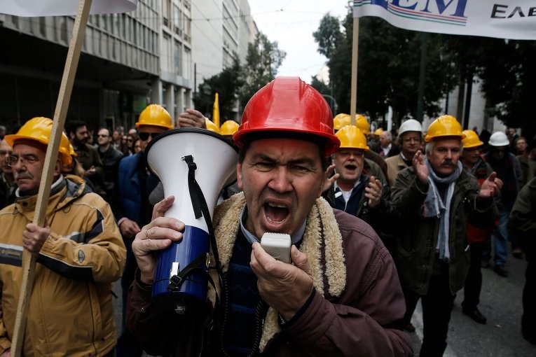 Демонстрация в Греции против изменений в пенсионном законодательстве.