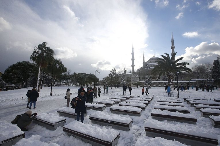 Снег в старой исторической части Стамбула.