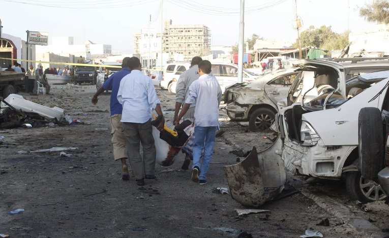 На месте нападения боевиков на ресторан в сомалийской столице Могадишо