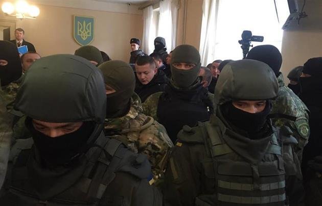 Бойцы спецподразделений МВД Украины во время рассмотрения дела по драке бойцов Правого сектора в Драгобрате