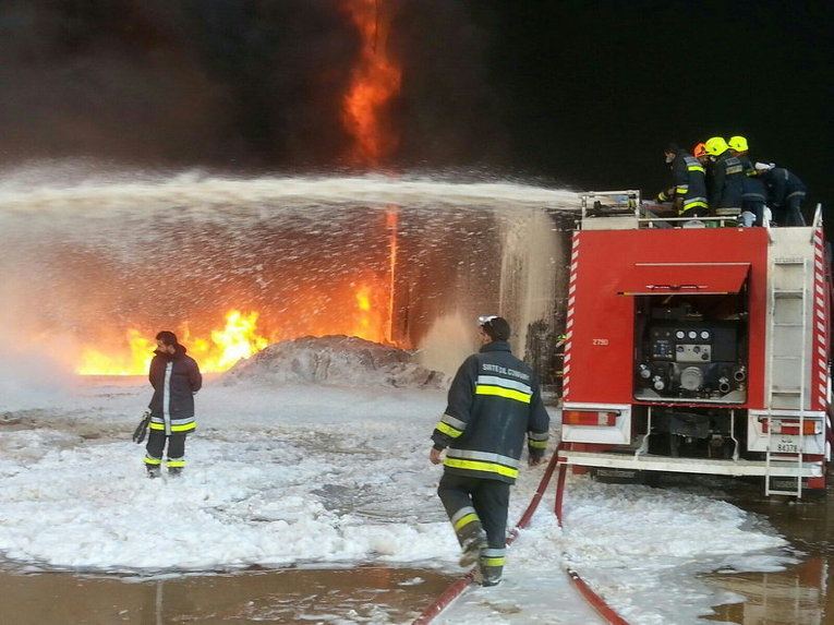 Пожар на нефтебазе в Ливии