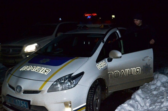 Полиция на месте опрокидывания фуры возле Одесского НПЗ