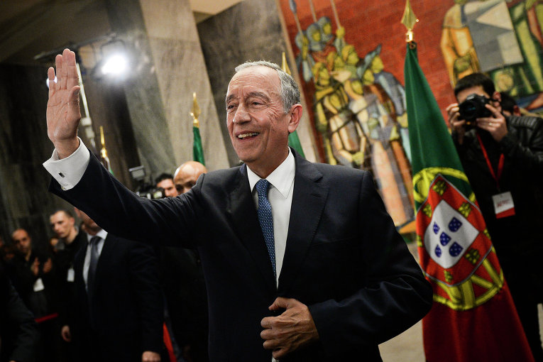 На выборах президента Португалии, состоявшихся в воскресенье, наибольшее число голосов набирает Марселу Ребелу ди Соза — кандидат, которого поддержали правые и центристские партии.