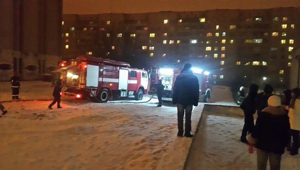 Пожарные во Львове возле здания ЦУМа